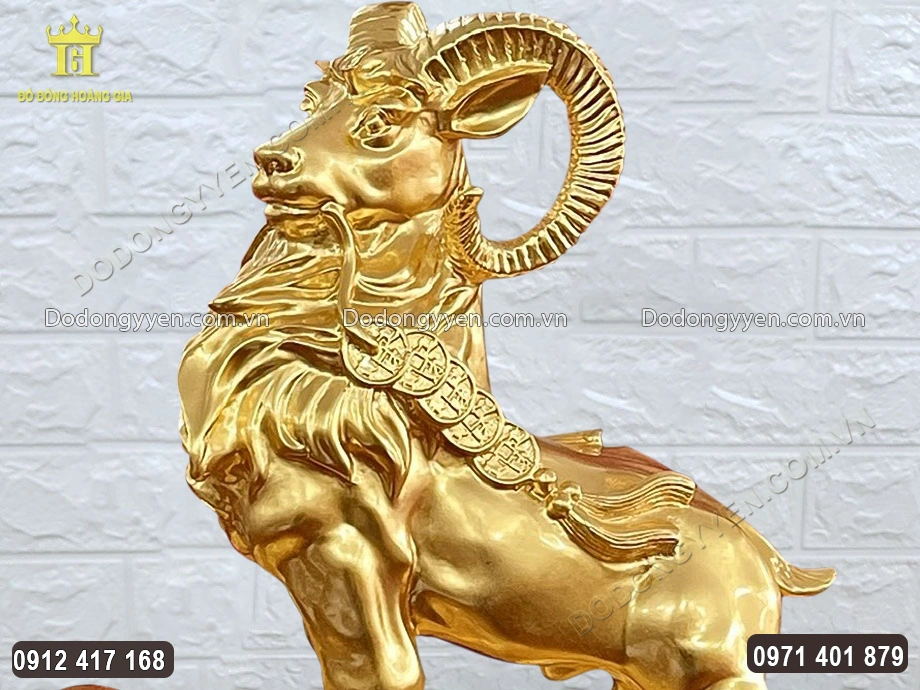 D&ecirc; đ&uacute;c theo d&aacute;ng đứng ki&ecirc;u h&atilde;nh đầu ngẩng cao